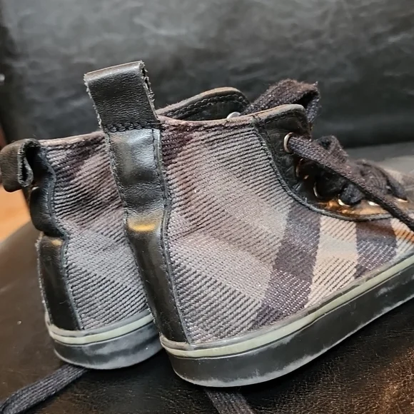 Kids Burberry sneakers size 29